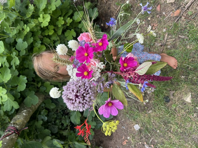 Monte Flor seasonal flower bouquet